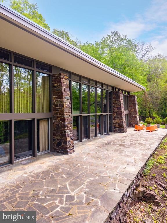372 BROWNSBURG ROAD