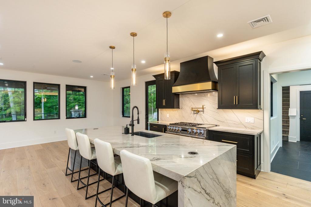 127 S SHADY RETREAT ROAD