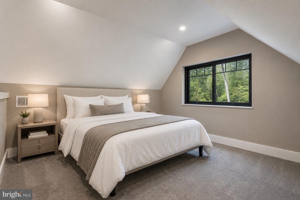 127 S SHADY RETREAT ROAD