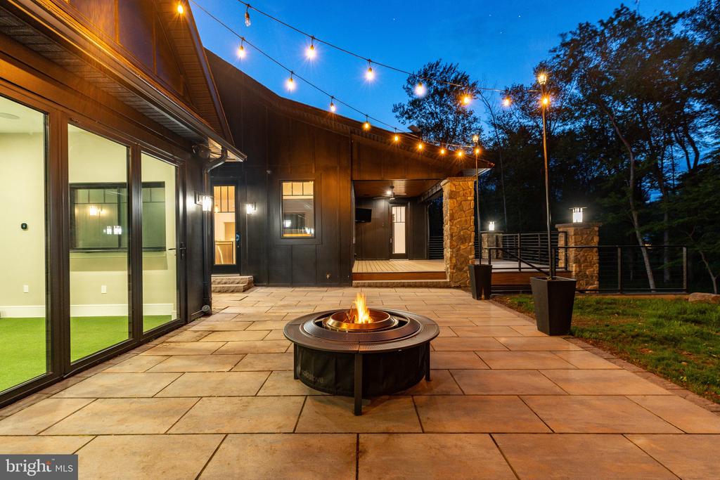 127 S SHADY RETREAT ROAD