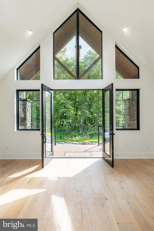 127 S SHADY RETREAT ROAD