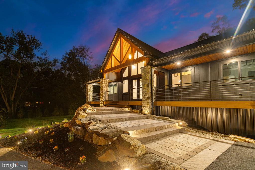 127 S SHADY RETREAT ROAD