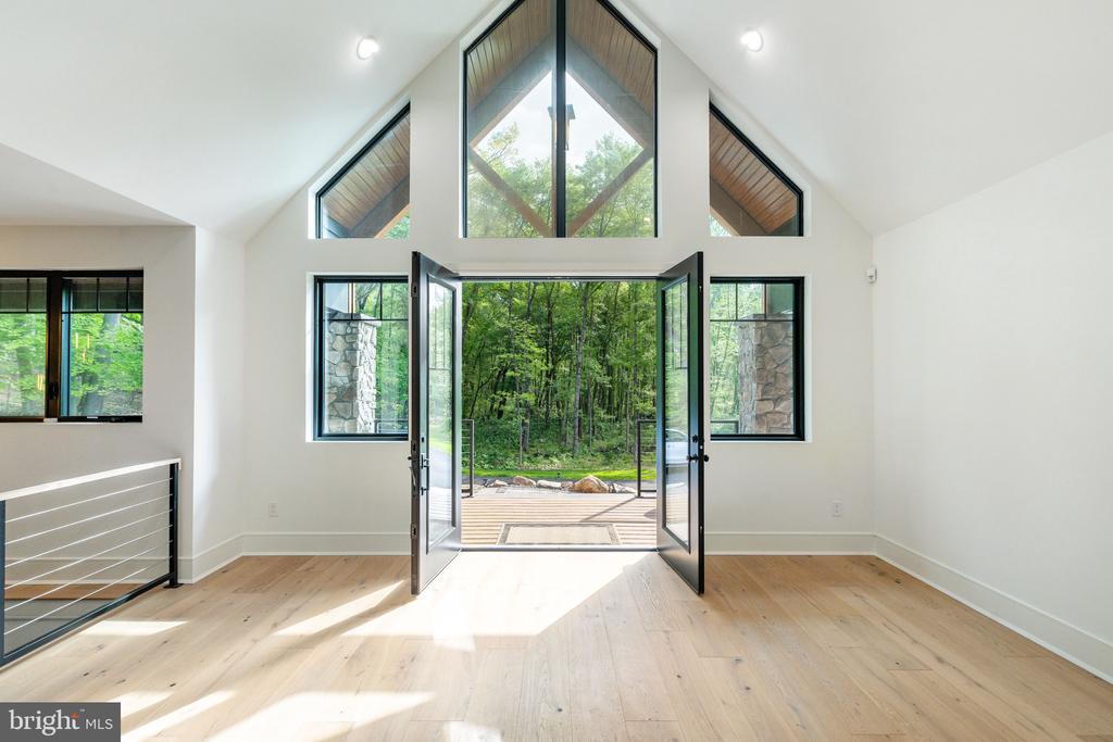 127 S SHADY RETREAT ROAD