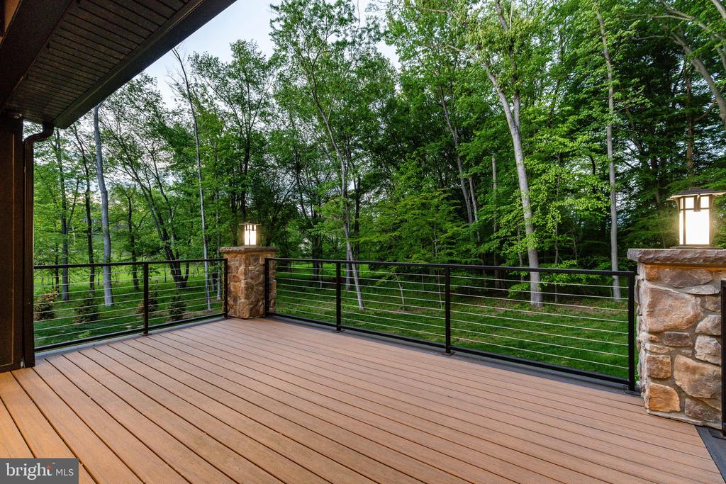 127 S SHADY RETREAT ROAD