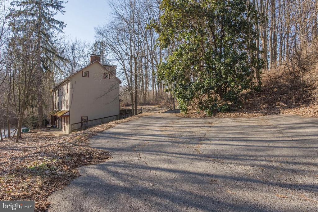 208 WESTTOWN WAY