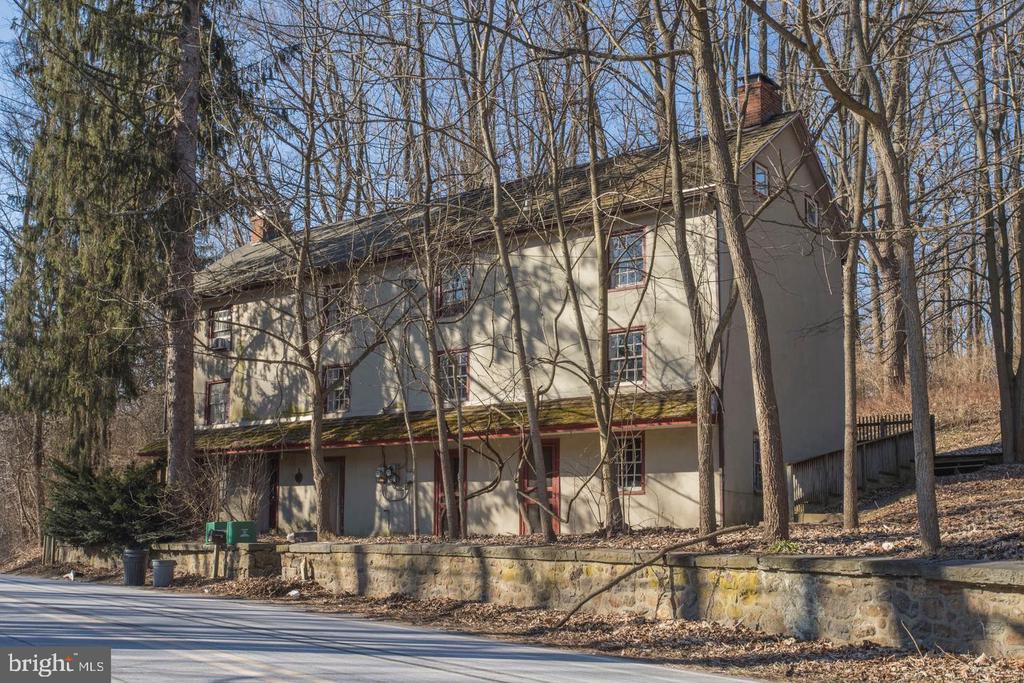 208 WESTTOWN WAY