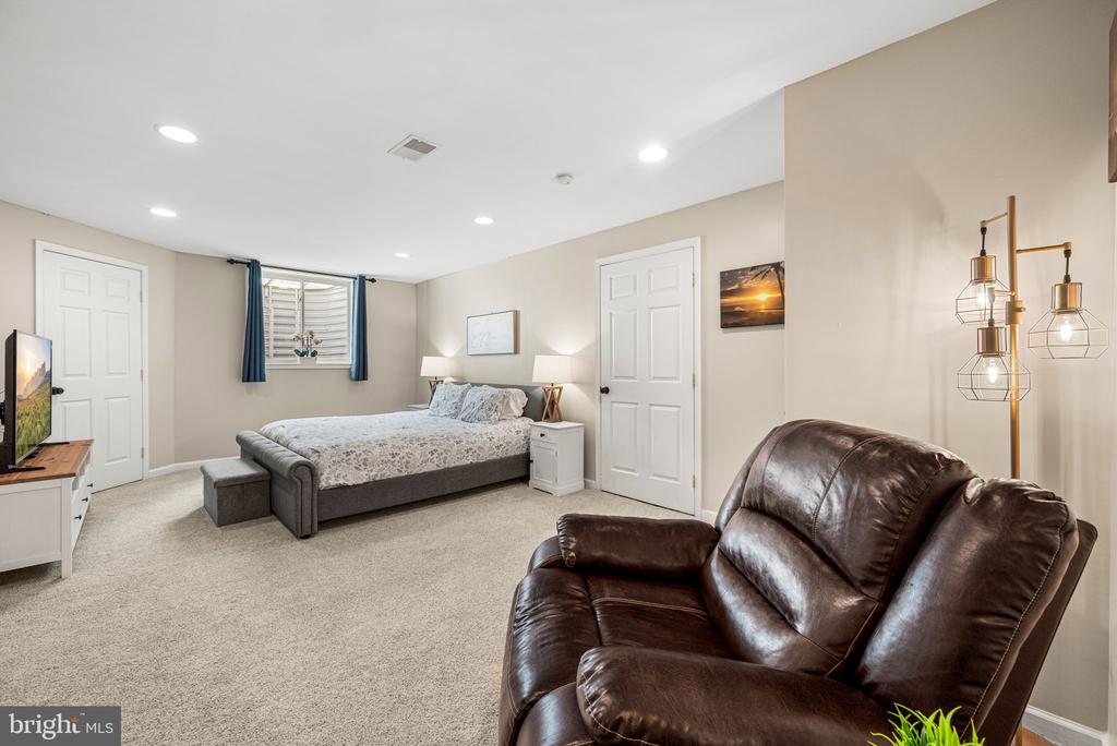 55 RAMBLEWOOD DRIVE