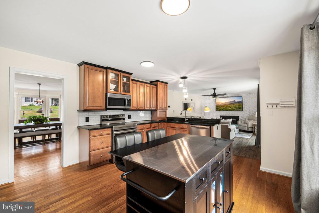 55 RAMBLEWOOD DRIVE