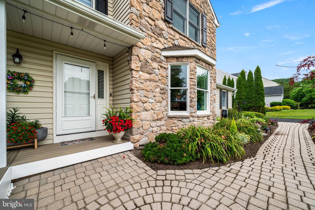 55 RAMBLEWOOD DRIVE