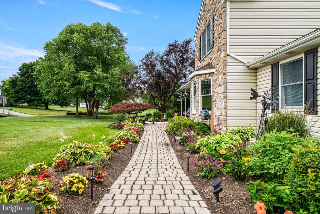 55 RAMBLEWOOD DRIVE