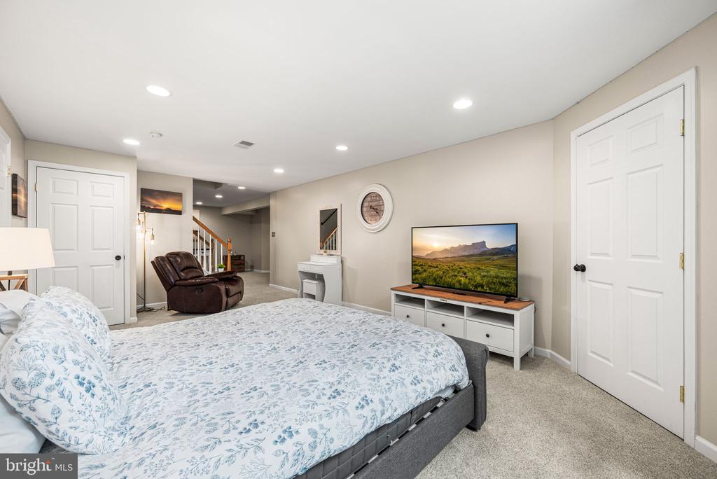 55 RAMBLEWOOD DRIVE