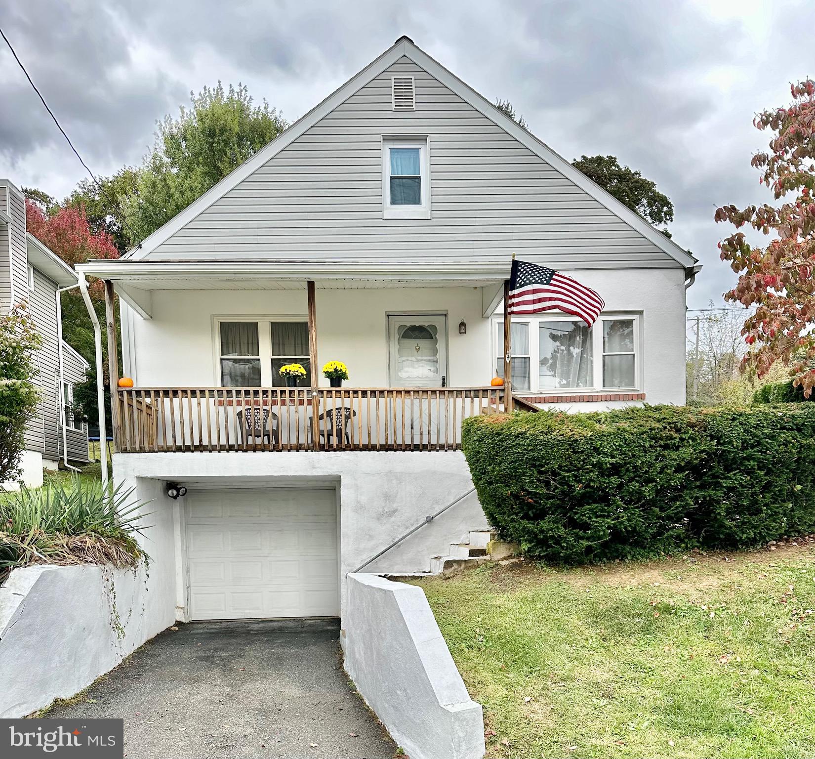 1507 Graham St