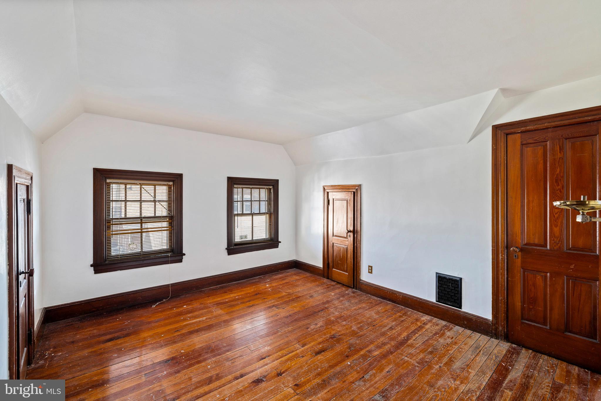 841 Seneca