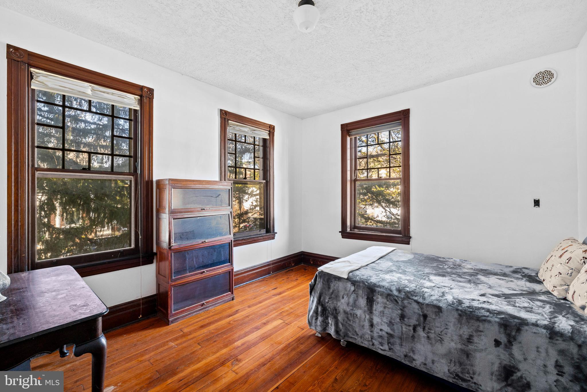 841 Seneca
