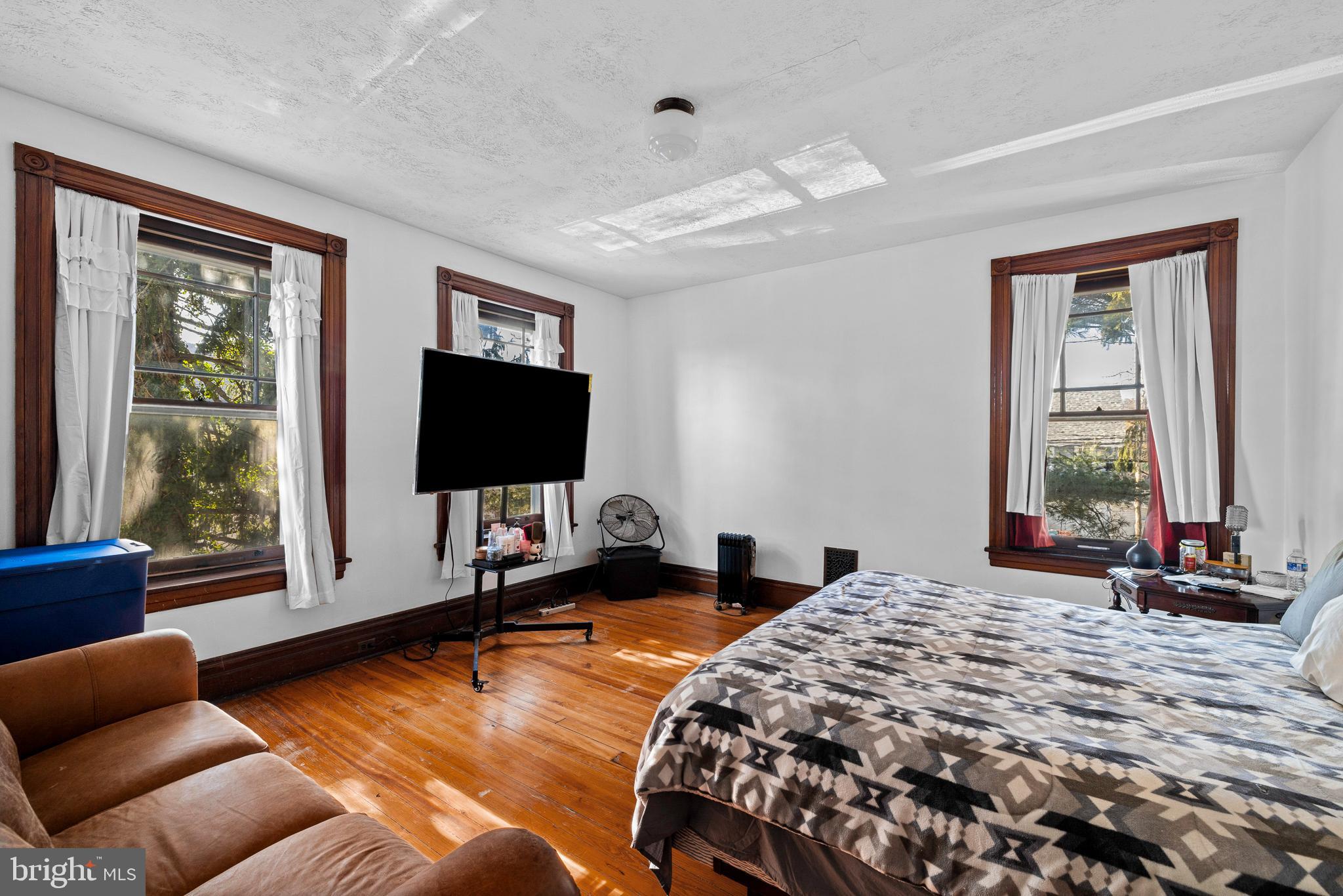 841 Seneca