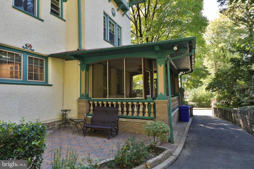 1009 SHARPLESS ROAD