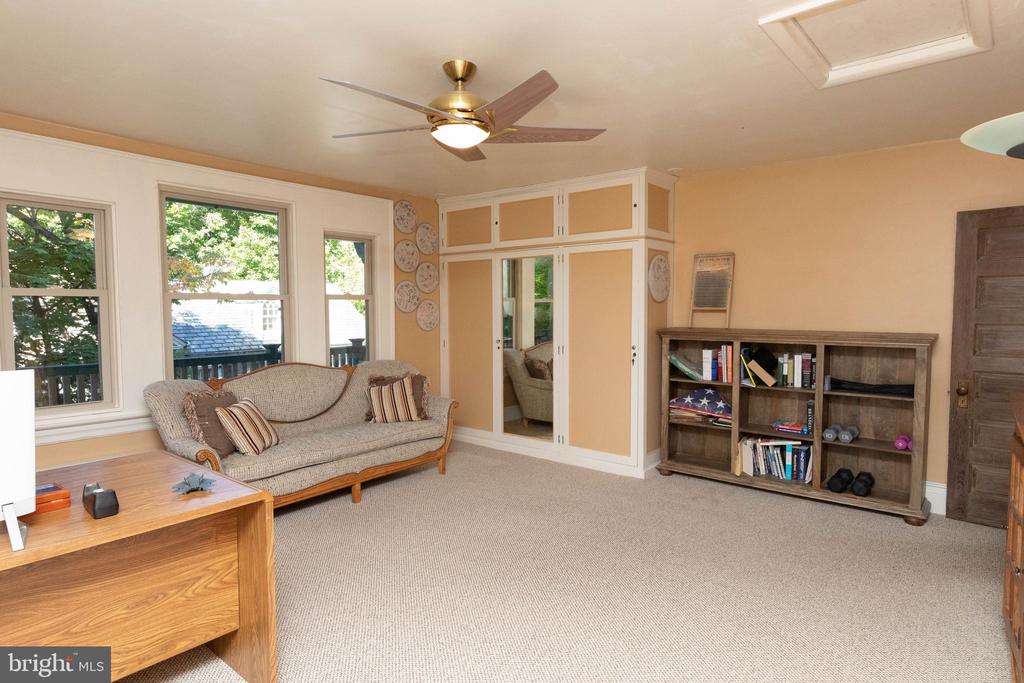 1009 SHARPLESS ROAD