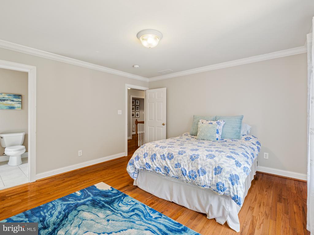 1211 Fairacres Rd