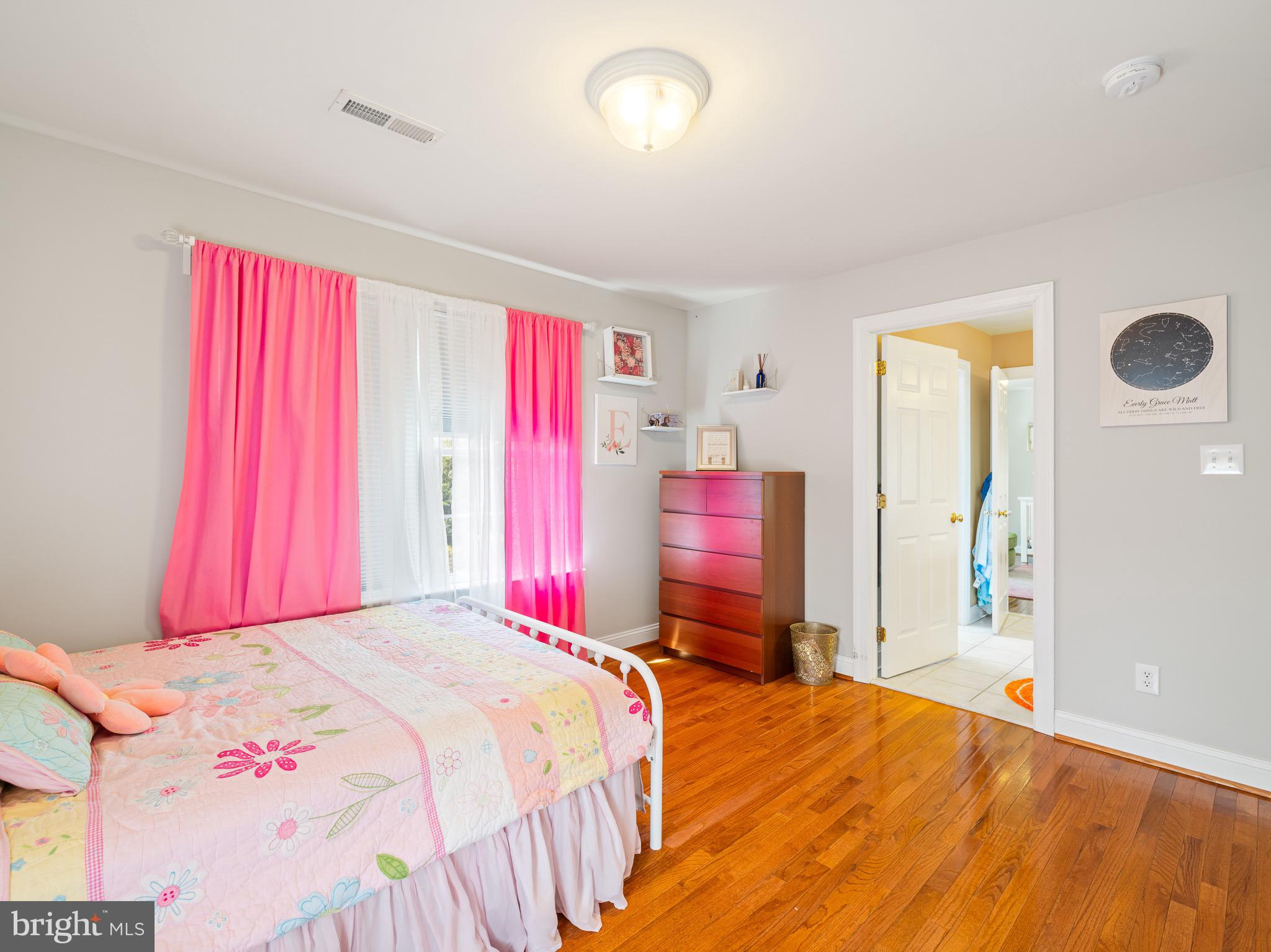 1211 Fairacres Rd