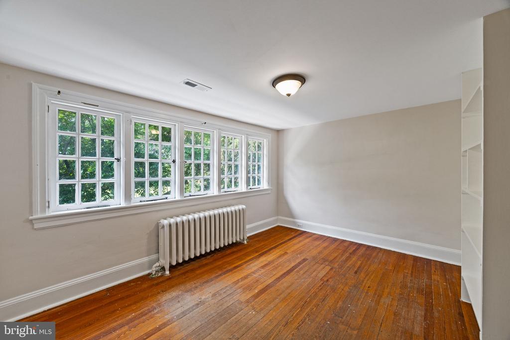 908 Edge Hill Rd