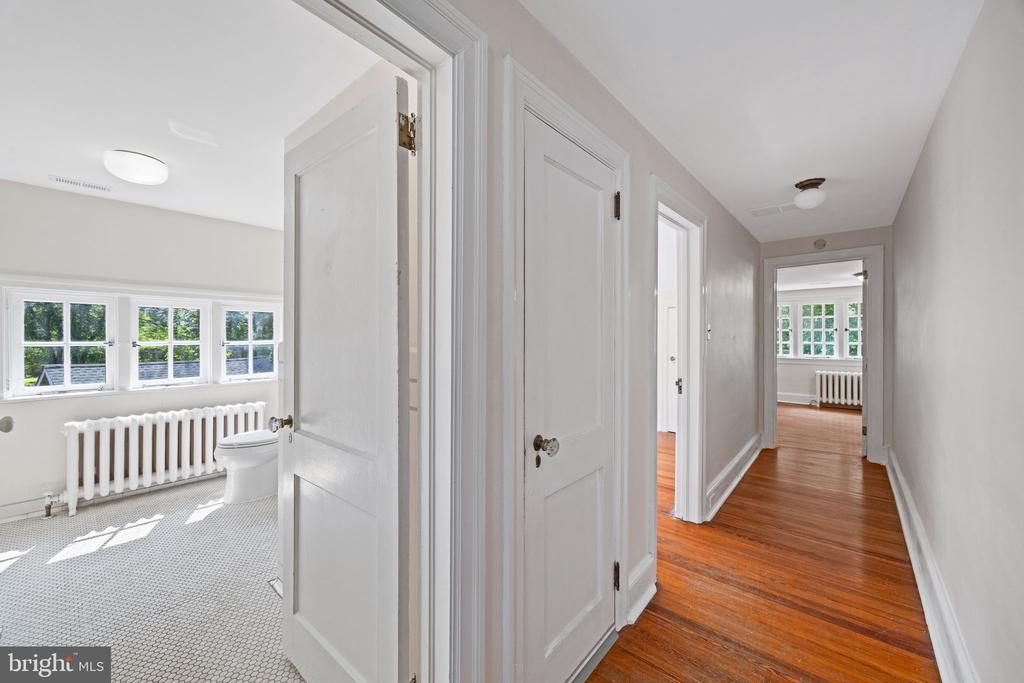 908 Edge Hill Rd
