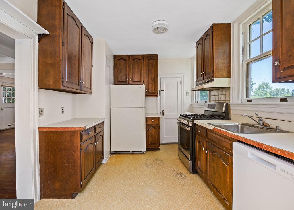 908 Edge Hill Rd