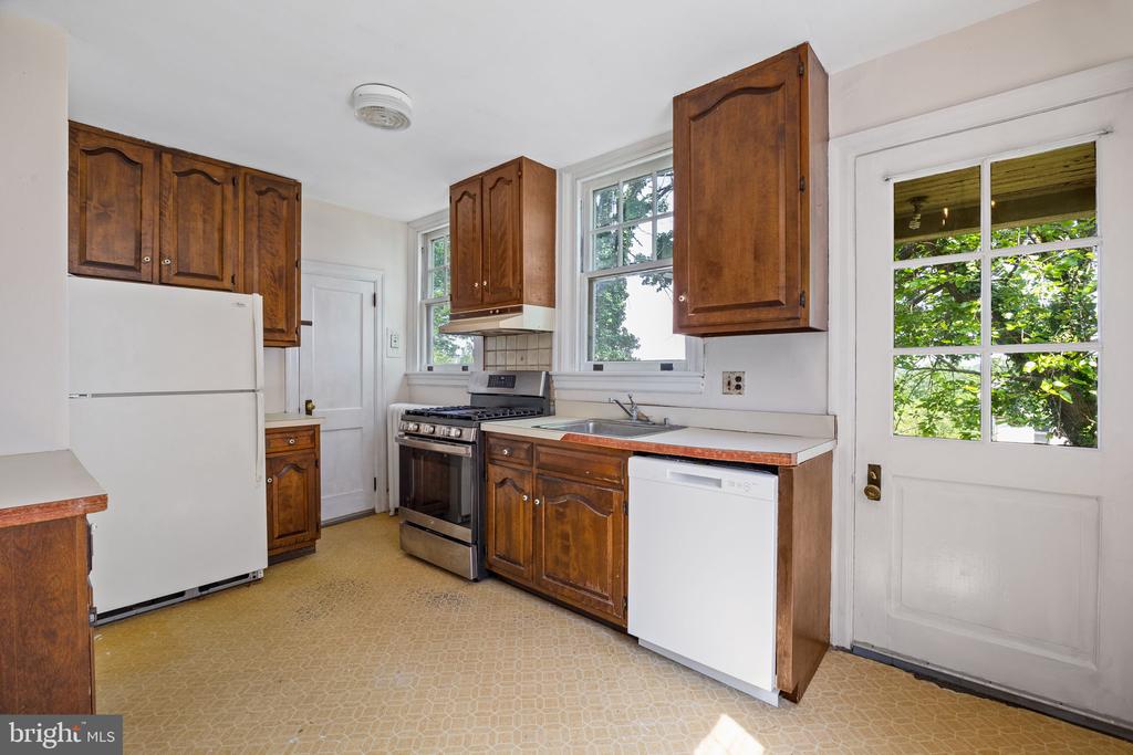 908 Edge Hill Rd
