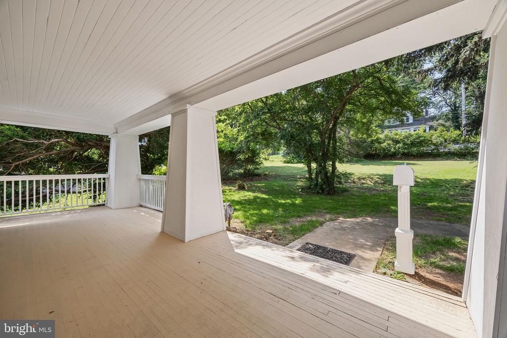 908 Edge Hill Rd