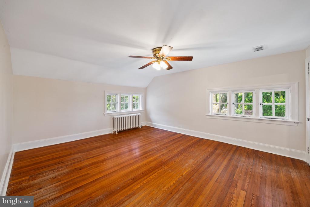 908 Edge Hill Rd