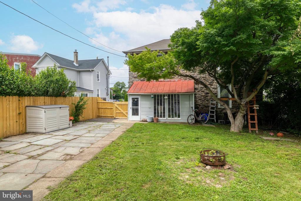1806 GRAHAM LANE