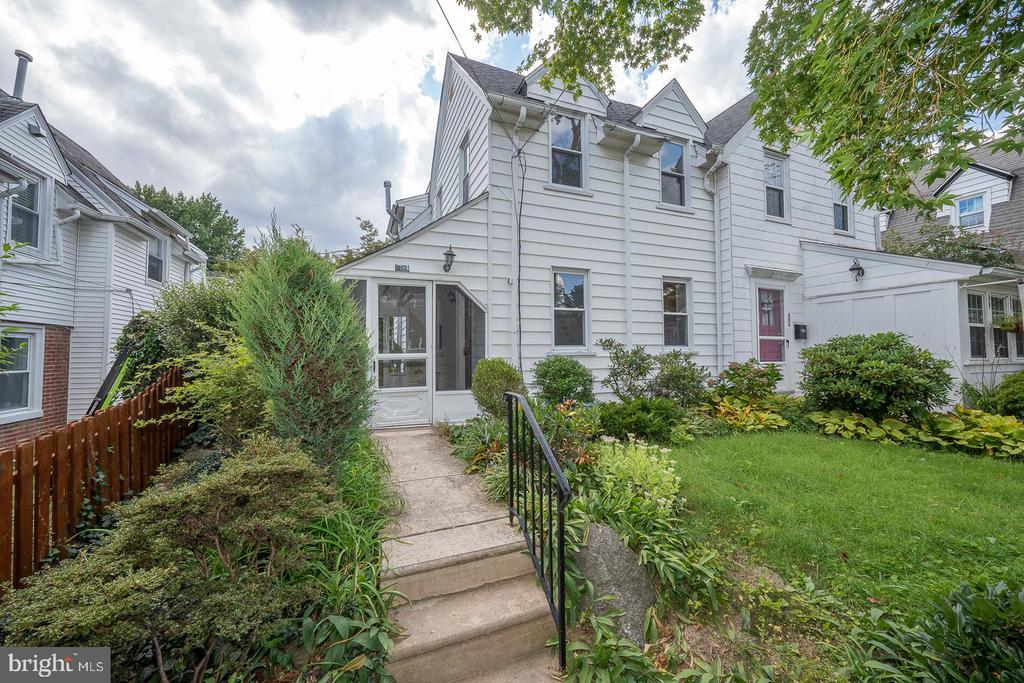 212 HENLEY ROAD