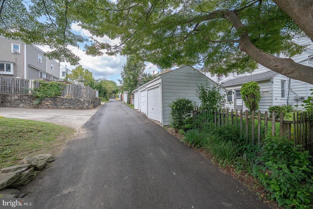 212 HENLEY ROAD