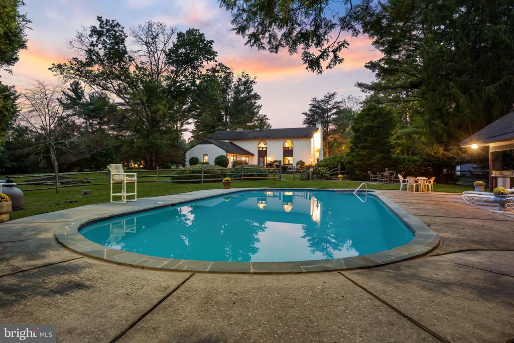 800 PLYMOUTH ROAD