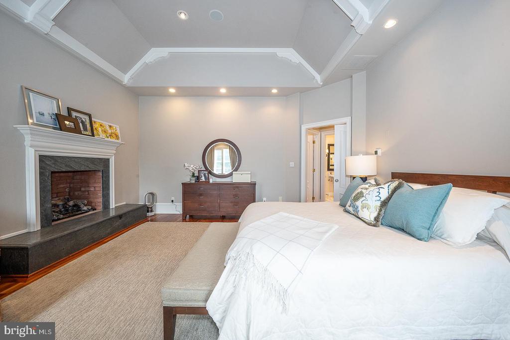 1122 BRYNLAWN ROAD