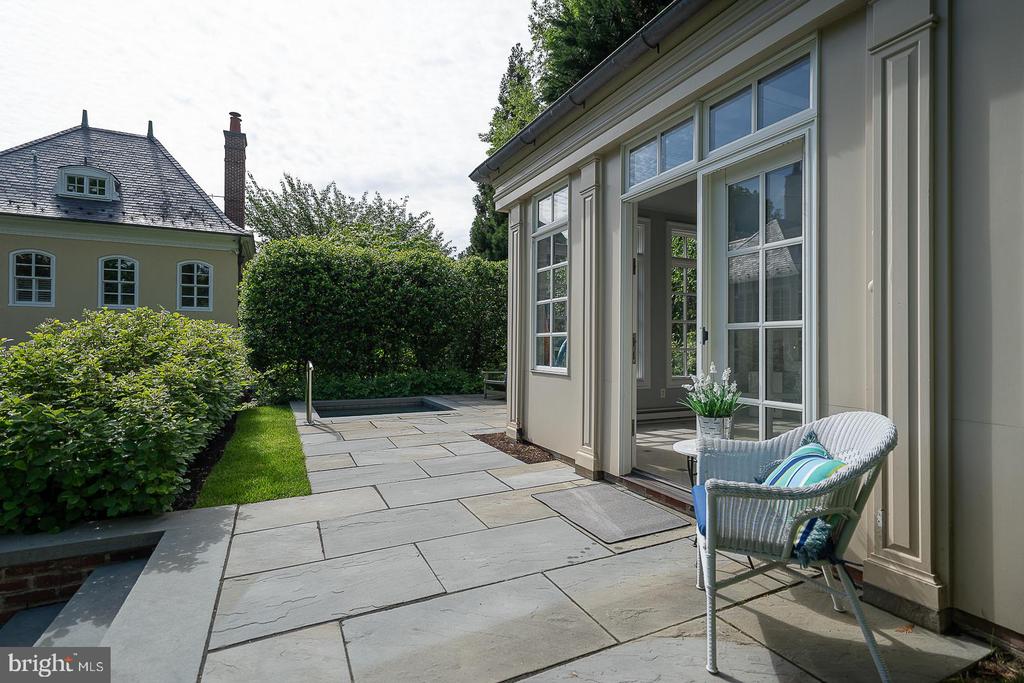 1122 BRYNLAWN ROAD