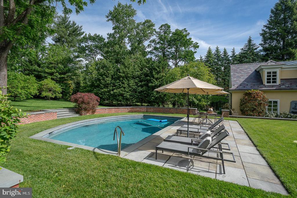 1122 BRYNLAWN ROAD