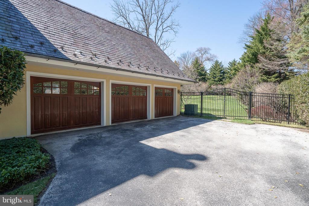 1122 BRYNLAWN ROAD