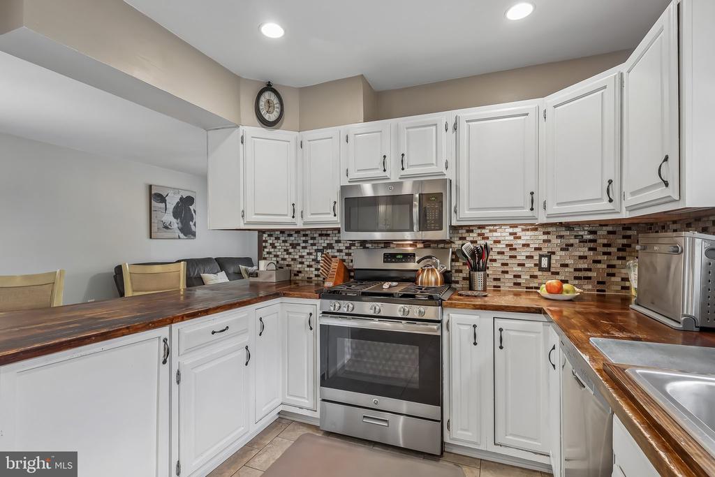 1813 FITZWATERTOWN ROAD