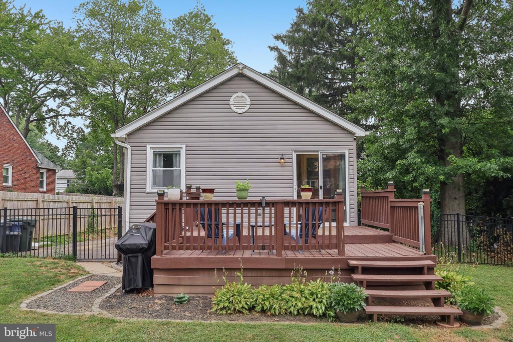 1813 FITZWATERTOWN ROAD