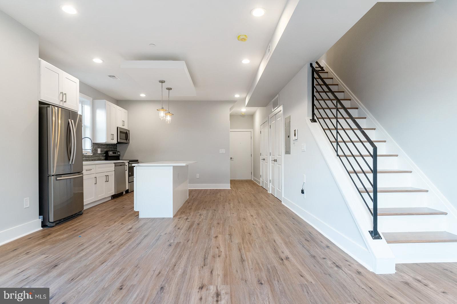 2101 E HUNTINGDON STREET Unit: 3