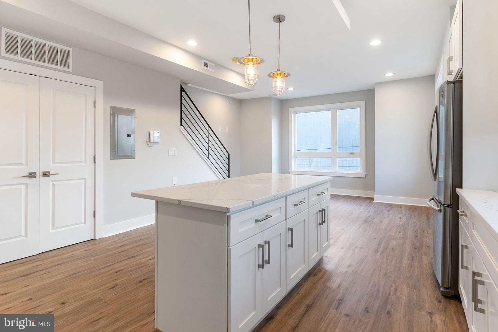 2101 E HUNTINGDON STREET Unit: 3