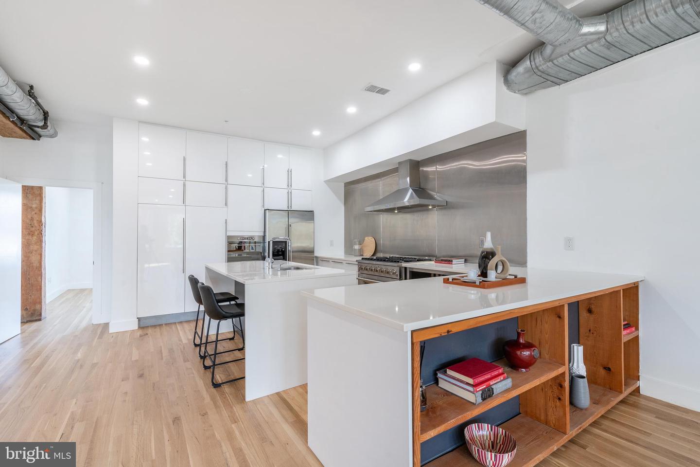 2218 EMERALD STREET