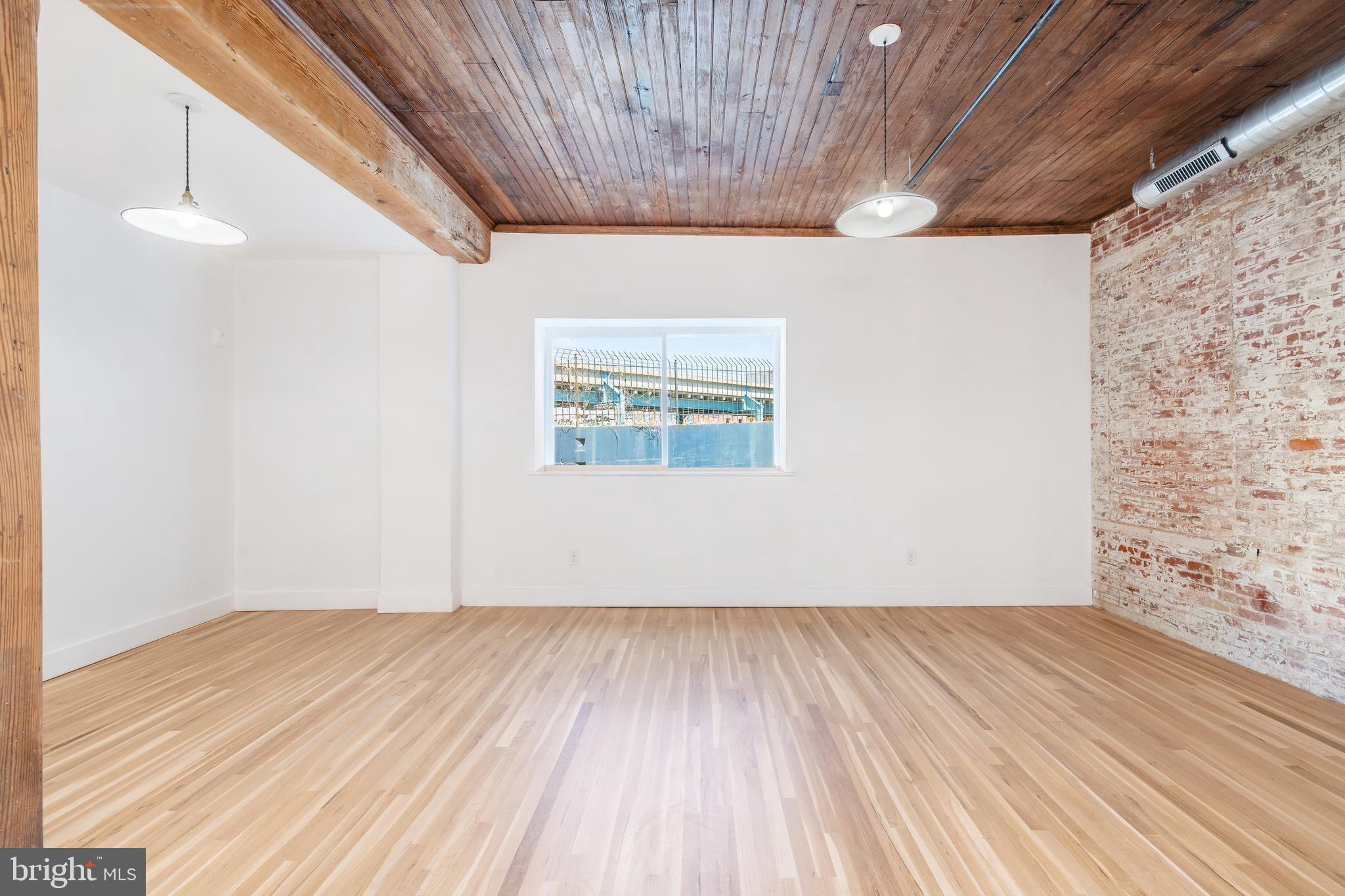 2218 EMERALD STREET