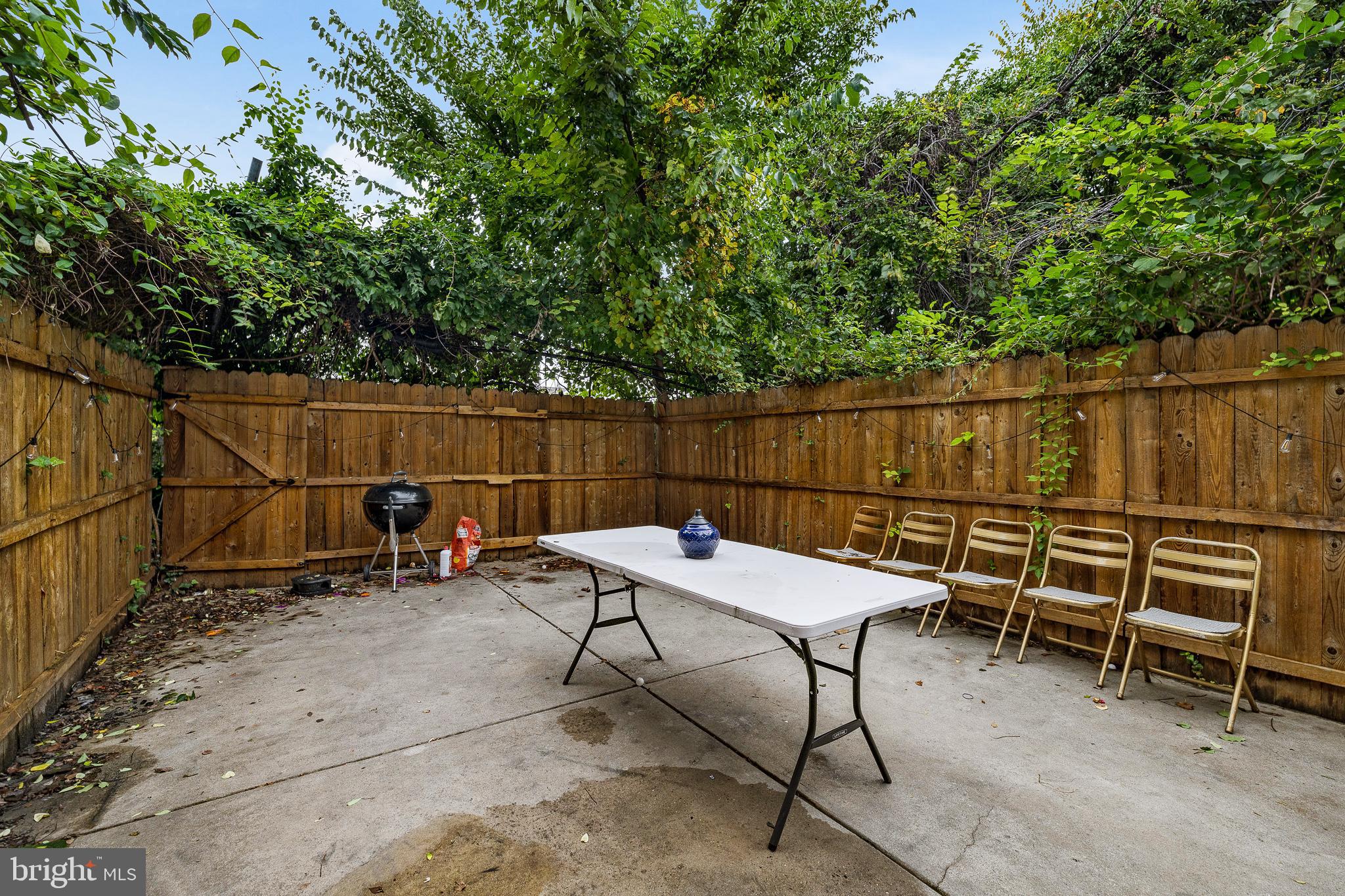 1718 N Gratz STREET