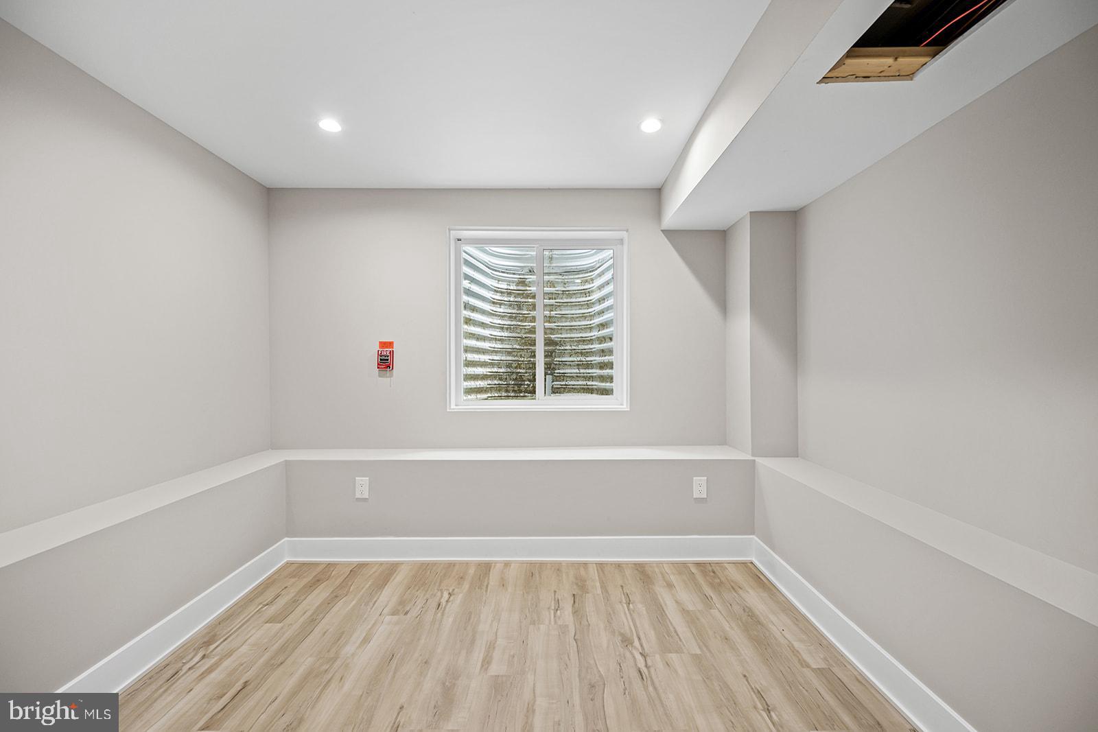 167 W SUSQUEHANNA AVENUE Unit: 4