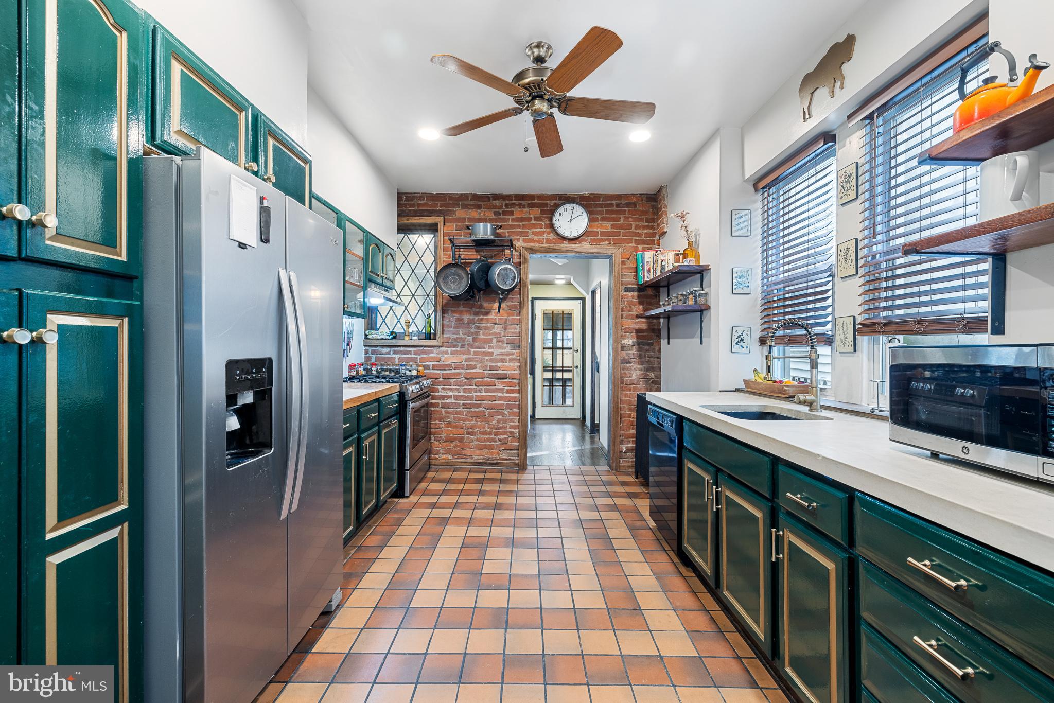 3081 Emerald STREET