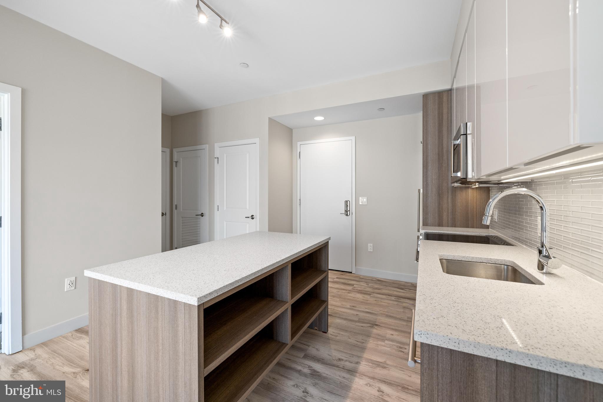 1213 Walnut STREET Unit: 910