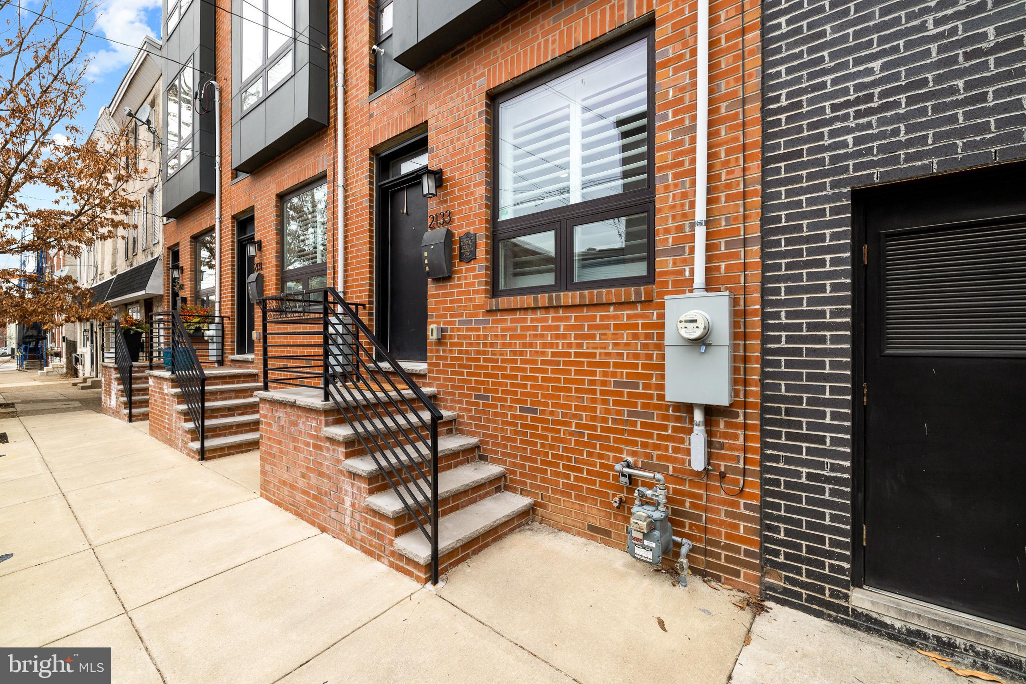 2133 E Sergeant St