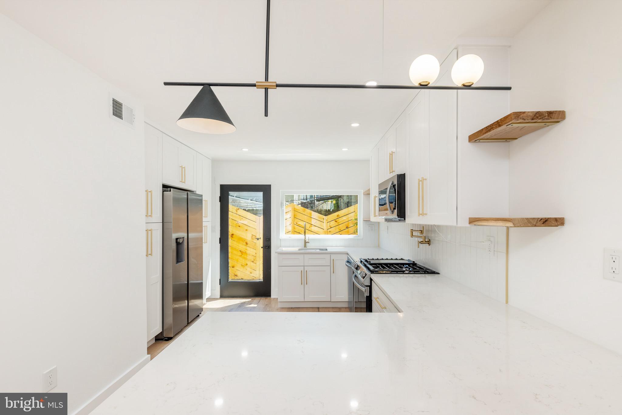2565 Tulip St