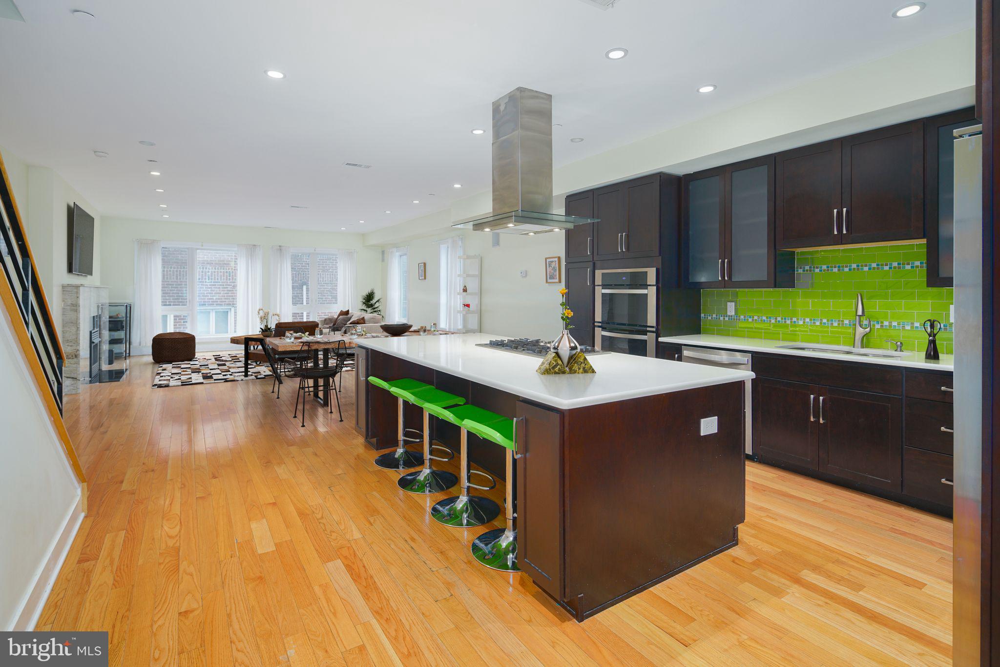 110-112 NAUDAIN ST #4